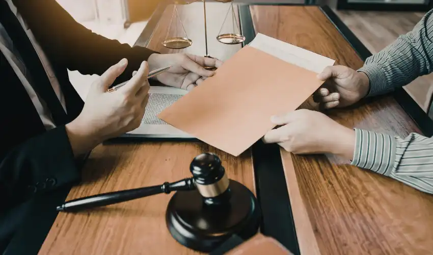 assignment and subletting solicitors advising on commercial lease transfer