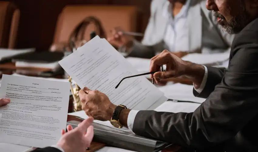 landlord and tenant disputes solicitors advising clients on lease dispute