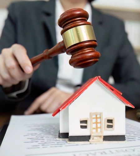 Lease solicitors UK advising a landlord and tenant on a lease agreement